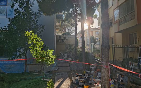 İzmir'de İskelenin Yıkılması: 3 İşçi Yaralandı