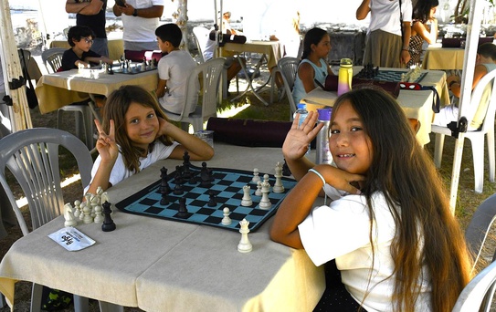 Kuşadası'nda uluslararası satranç turnuvası düzenlendi