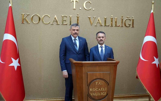 Bakan Çiftçi'den Kocaeli'de akvaryum ve kütüphane ziyareti