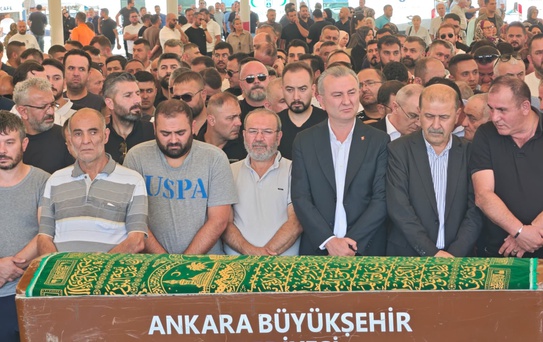 Zincirleme Kazada İki Şoför Hayatını Kaybetti