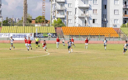 Mersin'de 30 Ağustos Zafer Kupası Futbol Turnuvası başladı
