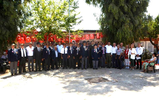 Ayvalık'ta gazilerin Kıbrıs Barış Harekatı'nın 52'nci yıl dönümü coşkusu