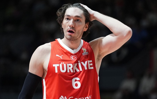 Cedi Osman'dan sürpriz transfer! Ezeli rakibe imza attı