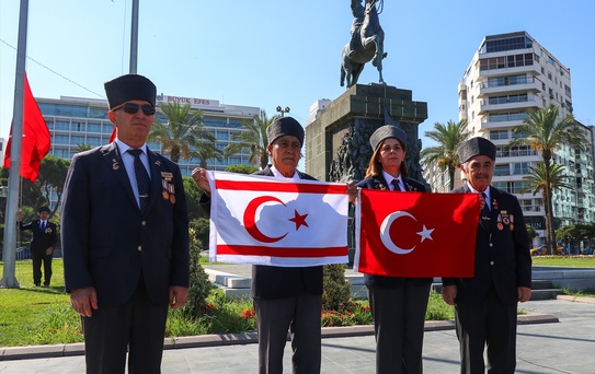 Kıbrıs Barış Harekatı'nın 52. yılı İzmir'de anıldı