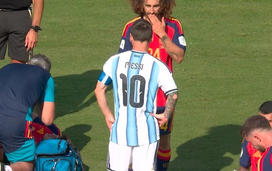 Maçın önüne geçen an! Messi ağzını kapatarak konuşan Cucurella için kırmızı kart bekledi