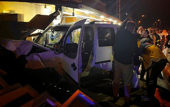 Türkeli'de Trafik Kazası: 5 Yaralı