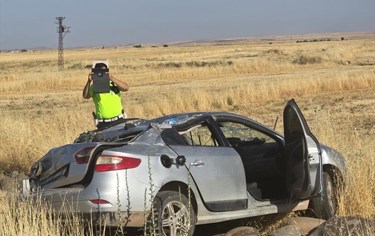İdil'de Otomobil Devrildi: 3 Yaralı