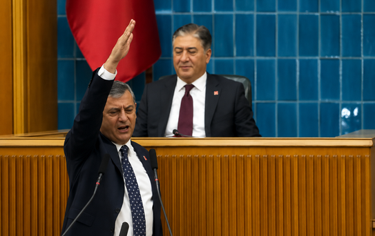 Özgür Özel'in yeni parti açıklaması sonrası CHP'de istifa dalgası