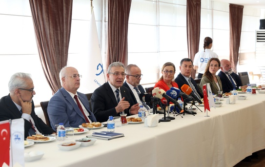DEÜ'den İngilizce Tıp ve Havacılık Programı