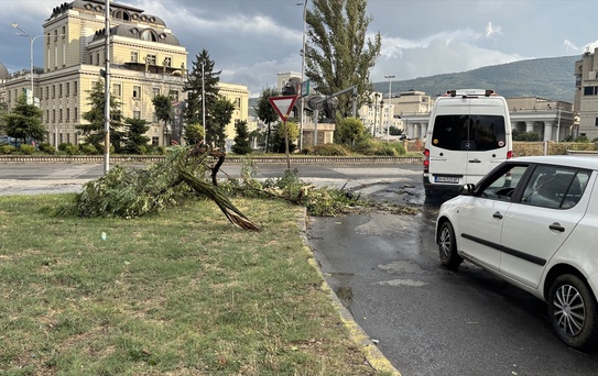 Üsküp'te Şiddetli Fırtına Hayatı Olumsuz Etkiledi