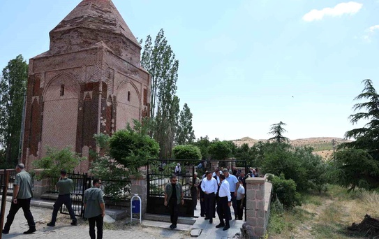 Melikgazi Türbesi Restorasyon ve Peyzaj Projesi için yerinde inceleme