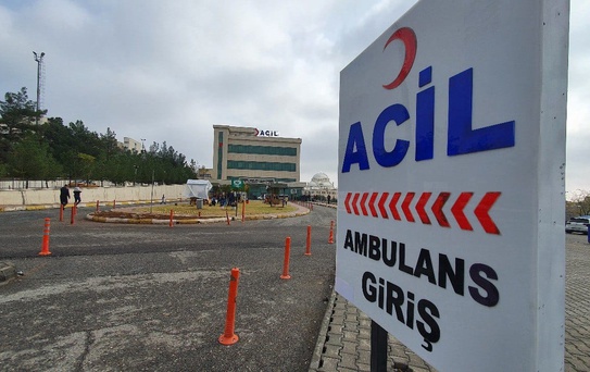 Tarlada beyin kanaması geçiren 3 çocuk annesi yaşamını yitirdi