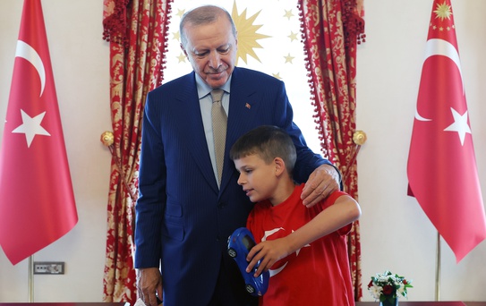 Erdoğan'dan 'Nefret Etme, Kek Yap' kampanyacısı Joshua Harris'e kabul