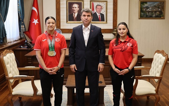 Dünya Şampiyonu Zehra Nur Arslan, Vali'yi Ziyaret Etti