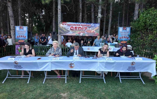 Gediz'de tarhana yarışmasında gelenek ve lezzet yarıştı