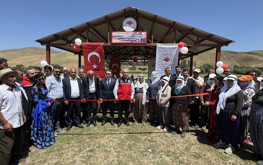 Hakkari'de Gölgelik Süt Sağım Alanı Açıldı