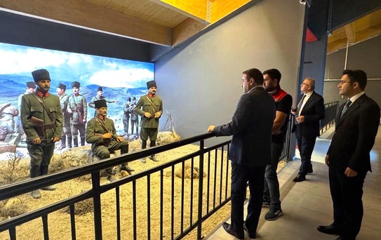 Kütahya Valisi Şehitlik ve Müzede İncelemelerde Bulundu