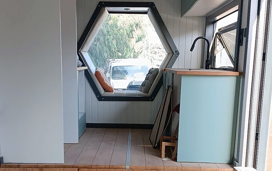 Burcu öğretmene polislerden güzel haber! Çalınan tiny house'u bulundu