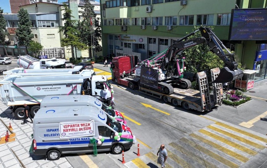 Isparta Belediyesi'nin araç filosuna 6 yeni araç ve iş makinesi kazandırıldı