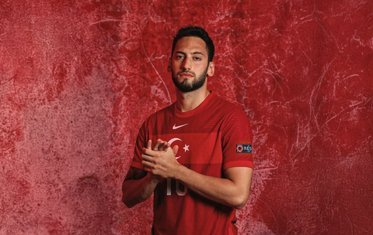 Bodrum yerine Bayburt: Hakan Çalhanoğlu’ndan köy tatili!