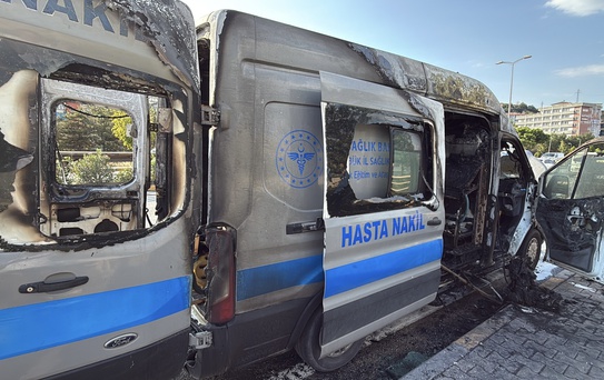 Hasta nakil aracı alev aldı, şoför diyaliz hastasını kurtardı