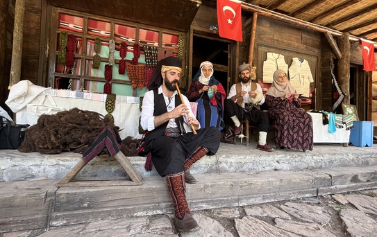 Hemşin çorabı geleneğini 20 yıldır yaşatıyor