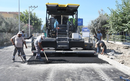 Kuşadası’nda sıcak asfalt çalışmasında sona gelindi