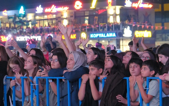 Buray, Çorum Festivalinde Konser Verdi