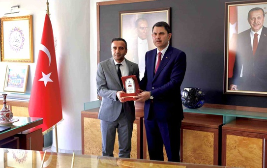 Akçadağ Motofest’e destek veren Bakan Kurum’a teşekkür plaketi