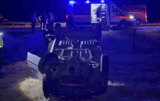 Çanakkale'de Takla Atan Araçtan Üç Kişi Kurtuldu
