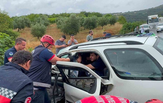 Geyve'de Trafik Kazası: 1 Ölü, 2 Yaralı