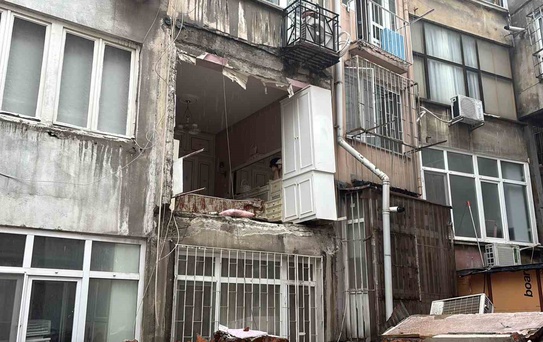 Nişantaşı’nda binanın duvarı çöktü: Mahalleli deprem oldu zannetti