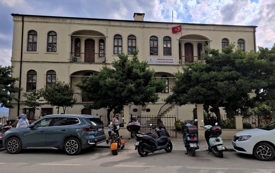 Sinop'un Tarihi Kütüphanesi: Dr. Rıza Nur