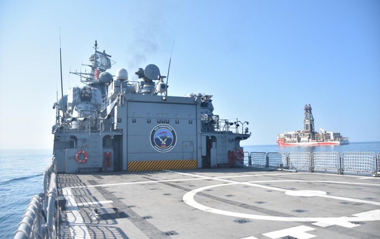 Karadeniz'de Sondaj Gemilerine Refakat