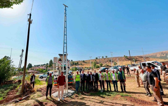 Vali Karakaya: 'Bölgedeki jeotermal potansiyelin ortaya çıkarılması enerji üretimi, tarımsal sera işletmeciliği, termal turizm ve bölgesel istihdam açısından önemli katkılar sunma potansiyeli barındırmaktadır'
