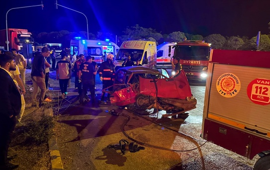 Van'da Trafik Kazası: 8 Yaralı