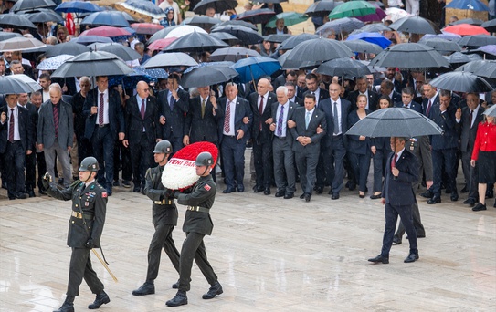Özgür Özel Anıtkabir'i Ziyaret Etti