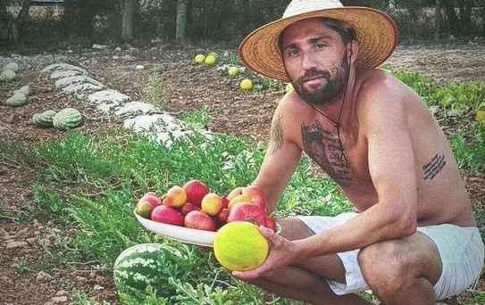 7 ay içinde kardeşi ve babasını kaybetti! Milyon Euro'ları bırakıp kendini çiftçiliğe verdi