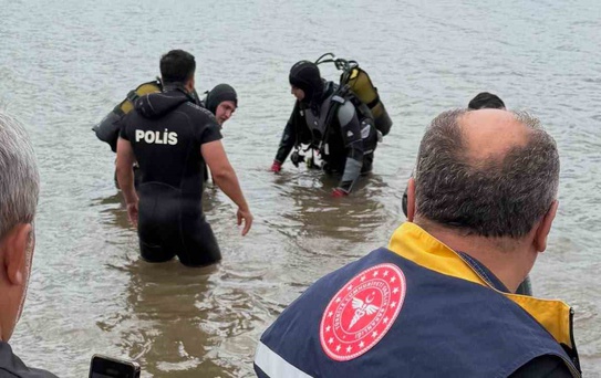 Oltasını düşürdüğü gölette boğularak hayatını kaybetti
