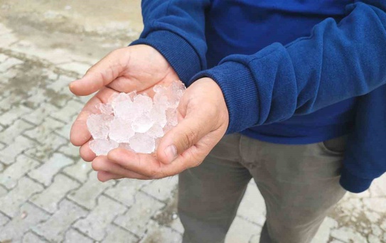Yozgat’ta dolu tarım alanlarını vurdu, köylüler afet bölgesi ilanı istedi