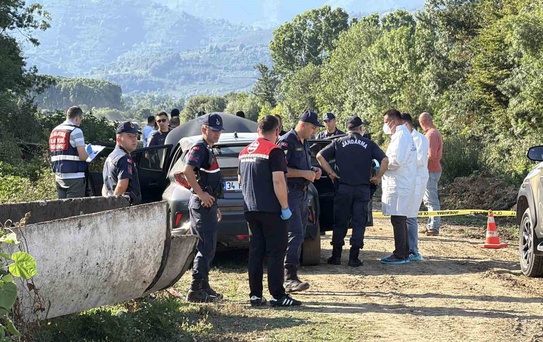 Düzce'de Park Halindeki Araçta Genç Ölü Bulundu