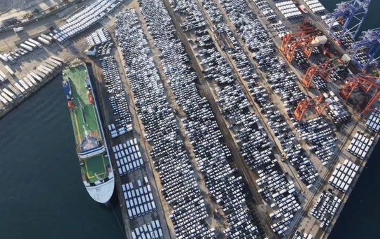 Binlerce sıfır otomobil Türkiye'ye geldi: Haydarpaşa Limanı'nda bekliyorlar