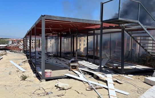 Hatay'da Şantiye Deposu Yandı