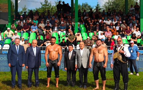 Erkan Taş, Yağlı Güreş Festivalinde Başpehlivan Oldu