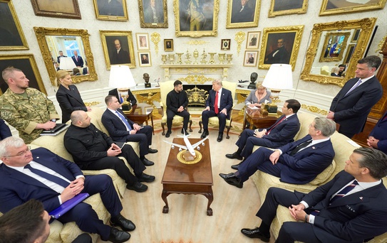 Trump ve Zelenskiy Beyaz Saray'da Görüştü