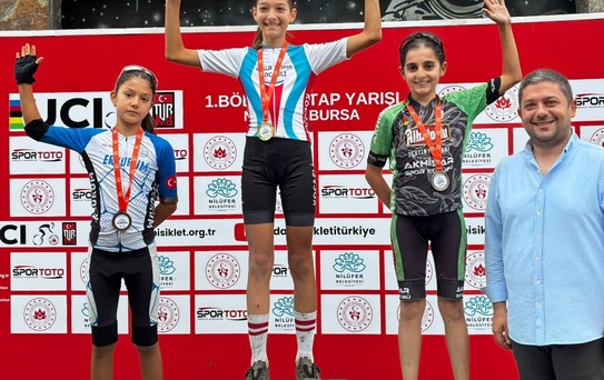 Akhisar'dan Madalya Yağmuru
