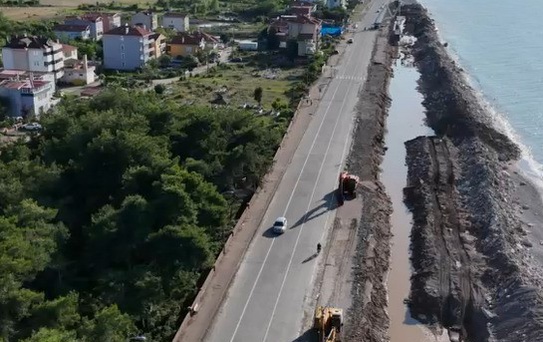 Cide'de Sel Sonrası Denize Giriş Yeniden Başladı