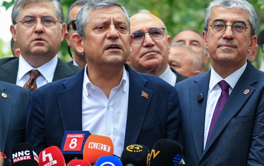 Denizli Büyükşehir belediye başkanı, Yeni Parti'ye geçti