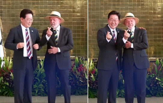 Diplomaside alışılmadık an! İki lider kameralara böyle poz verdi