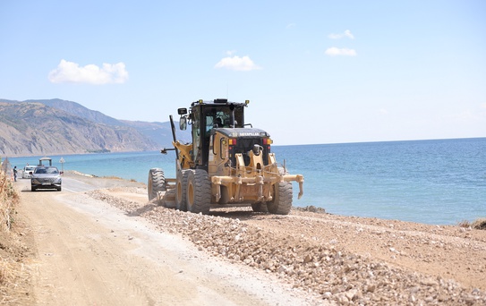 Tekirdağ Büyükşehir Belediyesi, Uçmakdere ile Şarköy arasındaki yolu yeniliyor